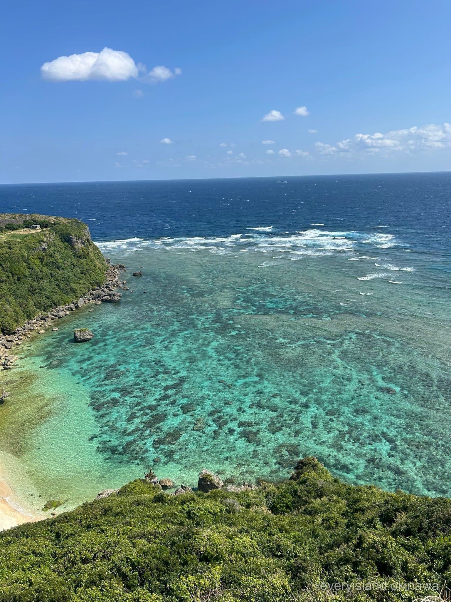 Coral lagoon in layers of turquoise seen from the cliffs of Kafu Banta