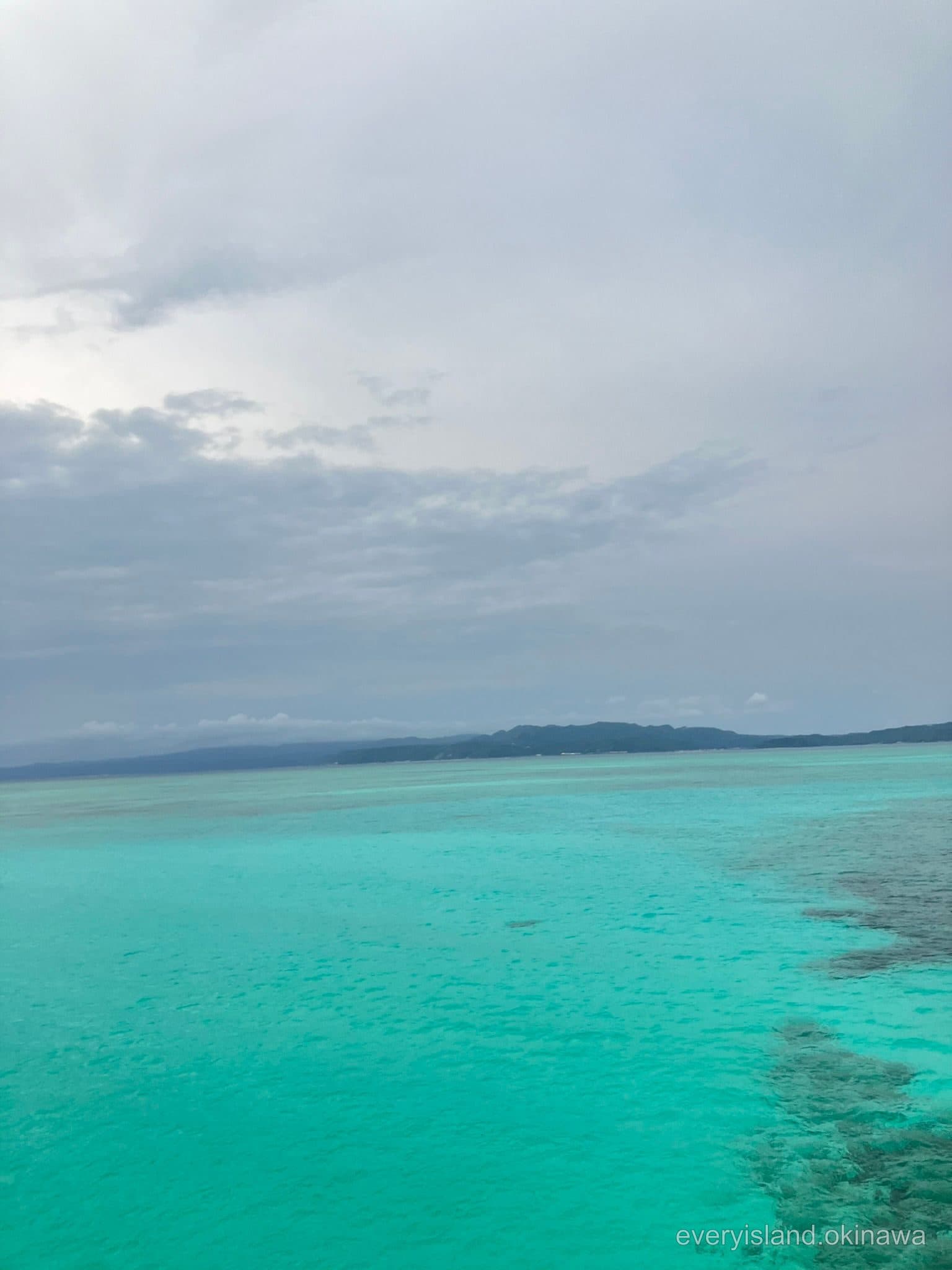 Turquoise shallows stretching to the horizon seen from the Kouri Bridge